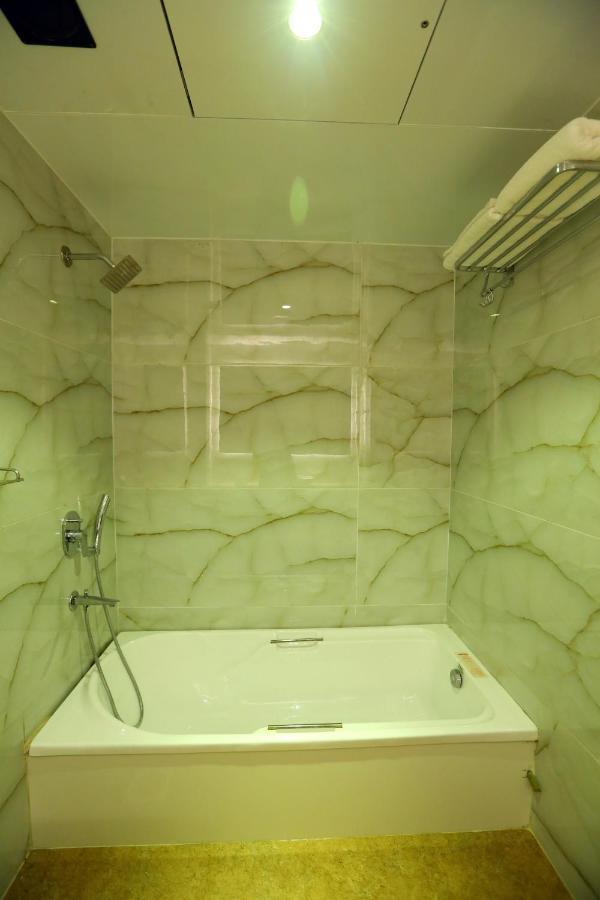 Hotel Hindustan Residency Thane Esterno foto
